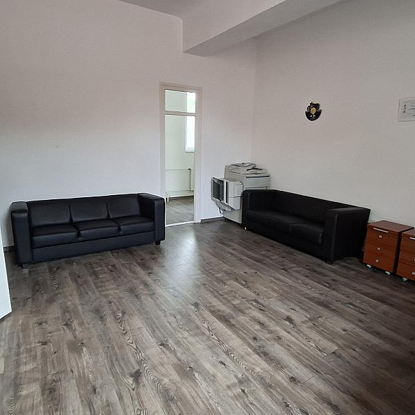 Galamb József Veteránjármű Kiállító Központ emeleti terem kép