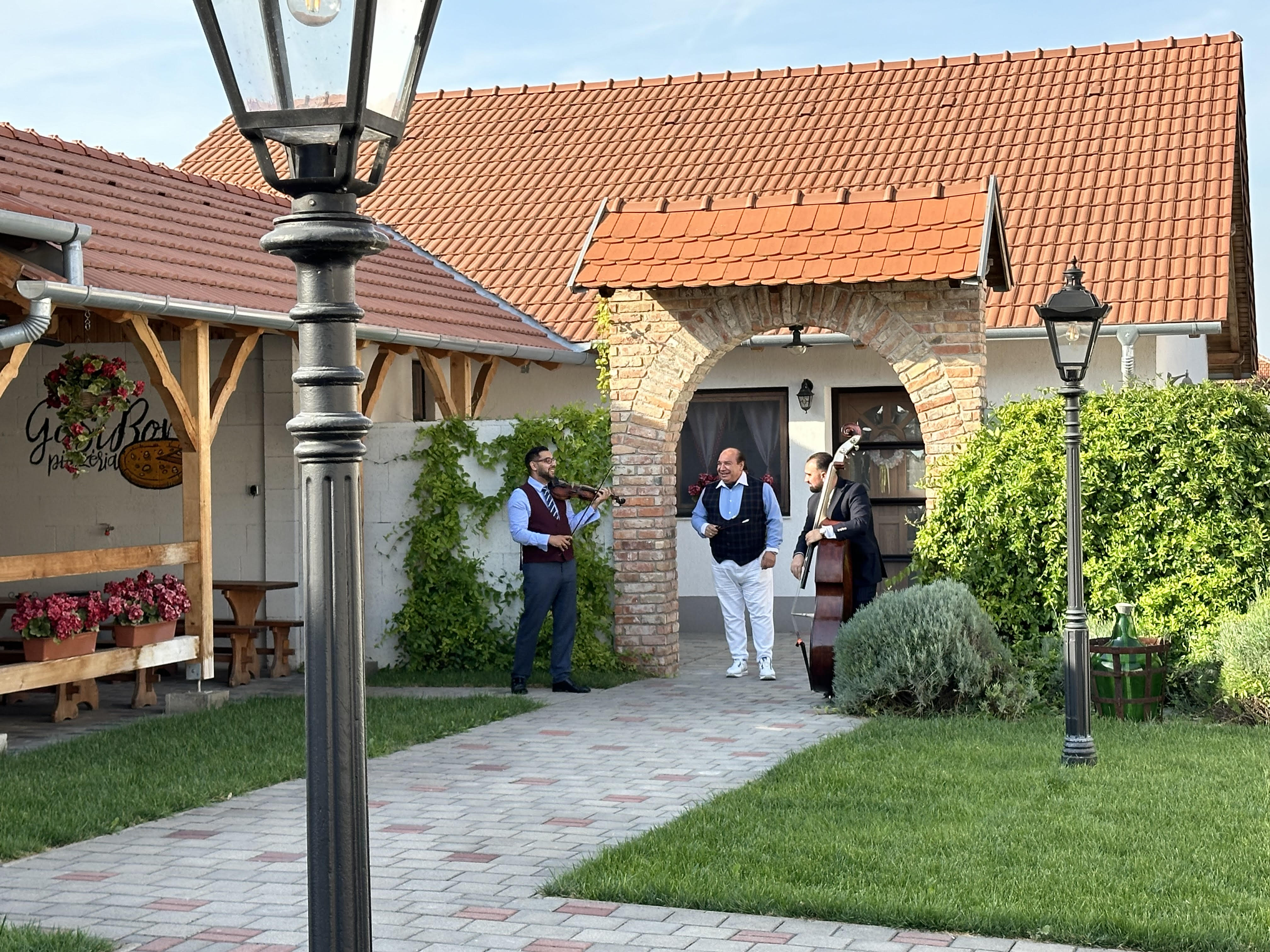 Gastrom pizzéria-rendezvényterem